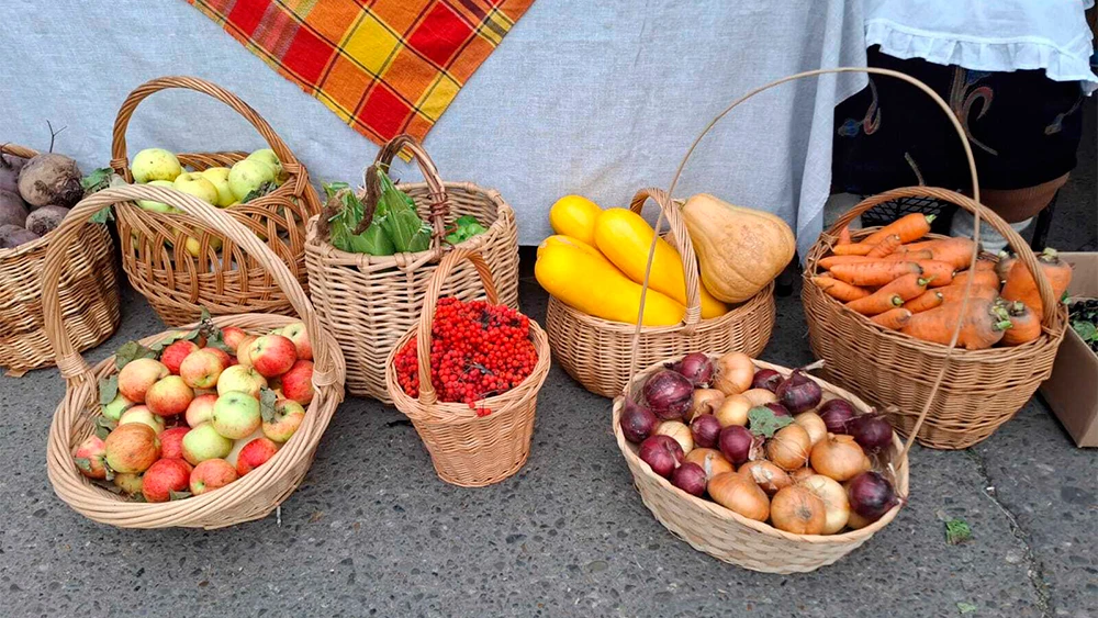 Овощи в корзинах