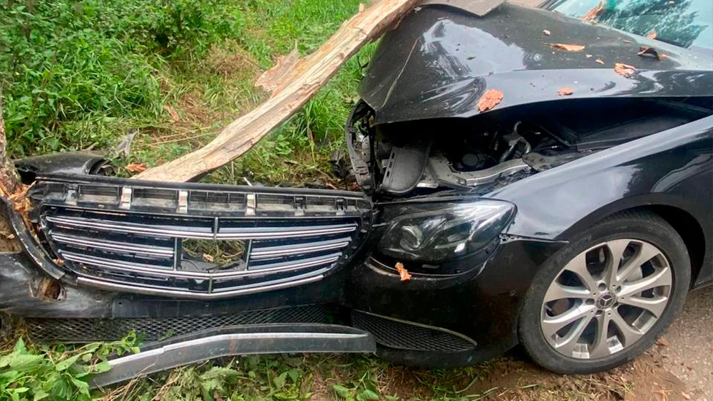 «Мерседес» после аварии в Нижнекамском районе