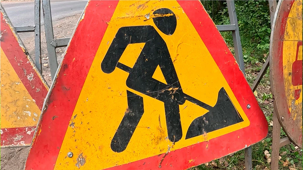Знак предупреждающий о дорожных работах