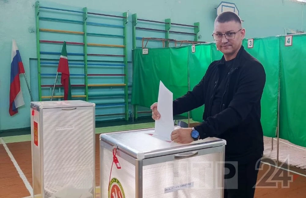Артур Барабанов голосует на выборах раиса РТ