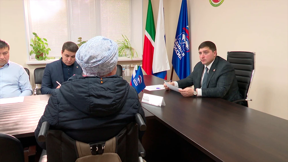 Приём граждан ведет Радмир Беляев