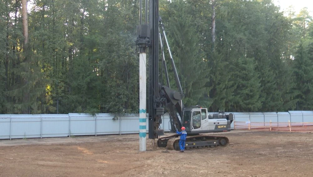 забивка первой сваи санатория Корабельная роща в Нижнекамске, 2025 год