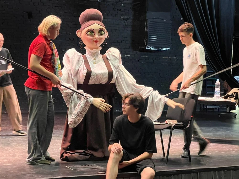 артисты ТЮЗа репетируют спектакль «Чехов. Репетиция»