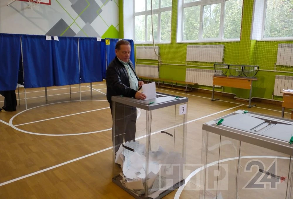 Айдар Метшин голосует 14 сентября 2025 года в Нижнекамске