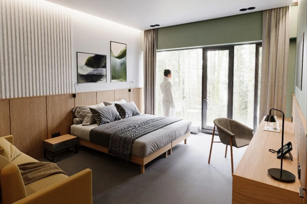 комната с кроватью и стеклянной дверью на балкон