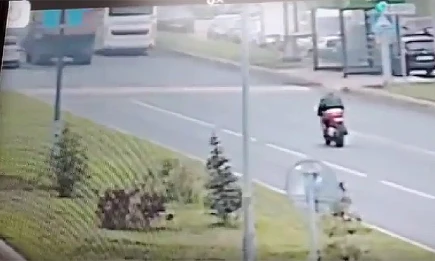 В Нижнекамске 18-летний водитель без прав упал с мотоцикла и получил травмы - НТР 24