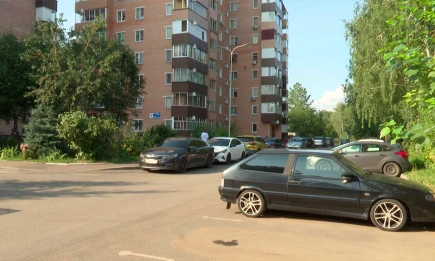 Автоюрист объяснил, как законно закрепить парковочное место во дворе - НТР 24