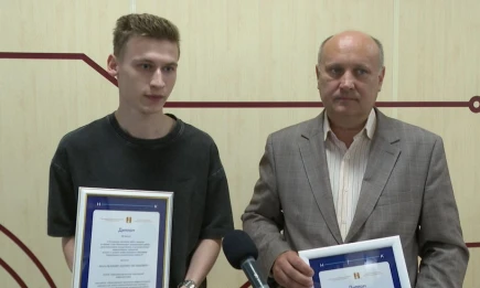 Премия главы НМР: 14 выпускников вузов и ссузов получили награды за дипломные работы - НТР 24