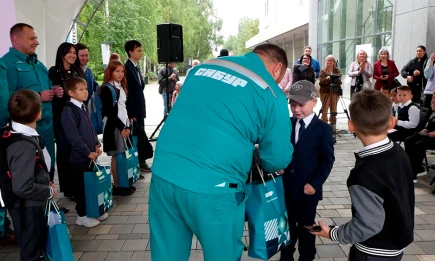 Нефтехимики Нижнекамска в четвертый раз помогли собрать детей в школу - НТР 24