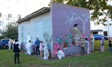 В Нижнекамске художники вместе с жителями раскрасили стены трёх трансформаторных подстанций - НТР 24