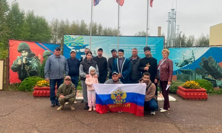 В Нижнекамске проводили контрактников в армию и на флот - НТР 24