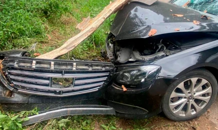 Водитель «Мерседеса» влетел в дерево в Нижнекамском районе - НТР 24