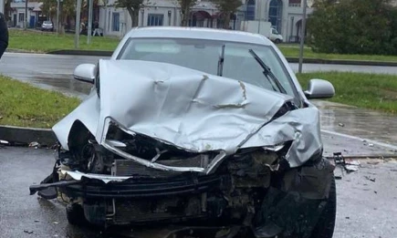 Не уступила дорогу: в Нижнекамске на перекрёстке столкнулись две иномарки - НТР 24