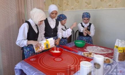 В Нижнекамске ученицы на уроках труда делают лапшу для солдат - НТР 24