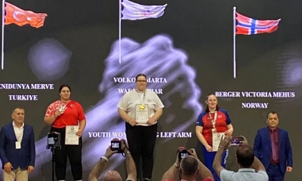 Нижнекамка Марта Волкова стала абсолютной чемпионкой мира по армрестлингу среди юниоров - НТР 24