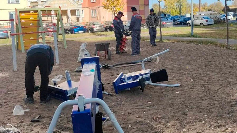 Установка тренажёров в 47-м и 49-м микрорайонах Нижнекамска