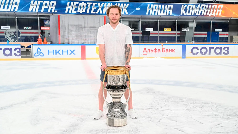 Андрей Сергеев с Кубком Гагарина