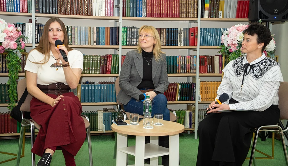 Виктория Павлова и Екатерина Ландер в Нижнекамске, в библиотеке имени Тукая