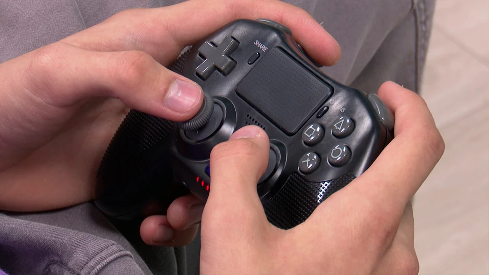 Геймпад в руках