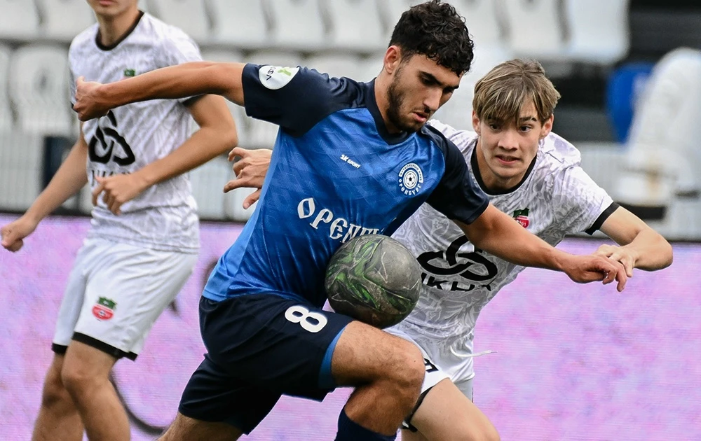 «Нефтехимик» играет с «Оренбургом»