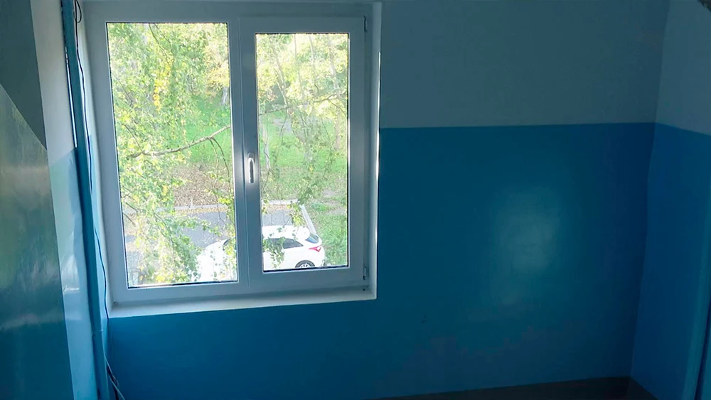 Окно в подъезде