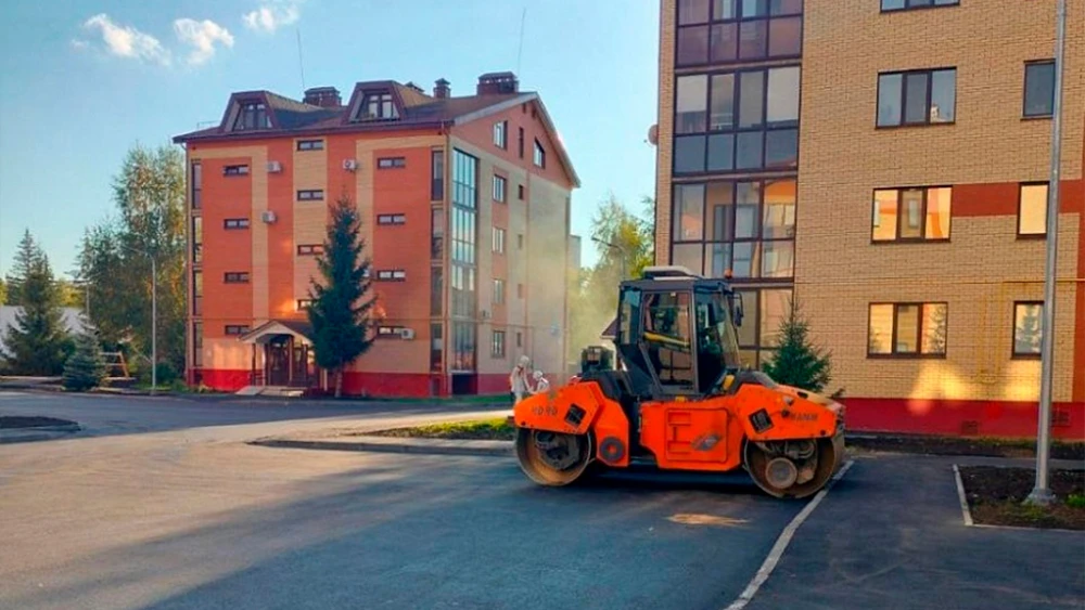 Двор дома на улице Лесной в Нижнекамске