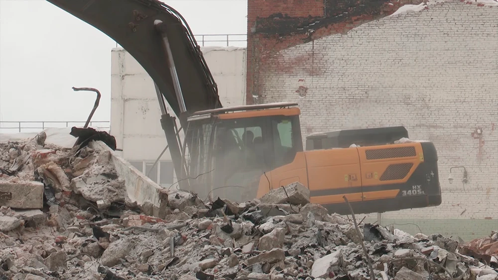 Экскаватор на стройке