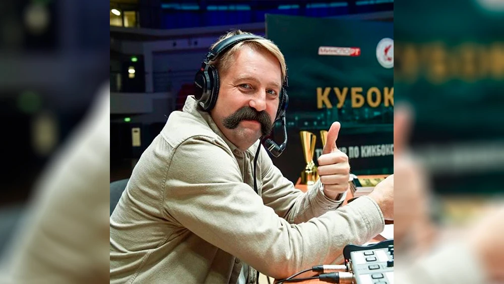 Александр Халин с усами в честь триумфа вратаря «Нефтехимика» Николая Присяжненко