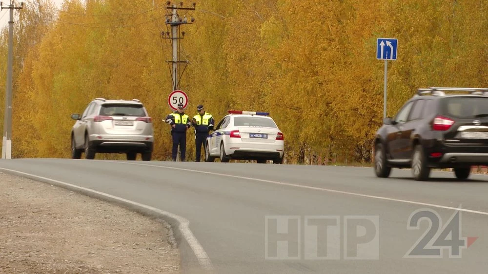 инспекторы ГАИ в рейде на городской дороге