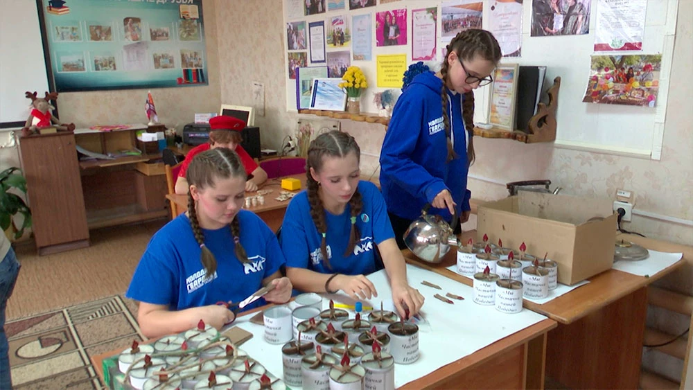 Волонтёры делают окопные свечи в селе Сухарево Нижнекамского района Татарстана