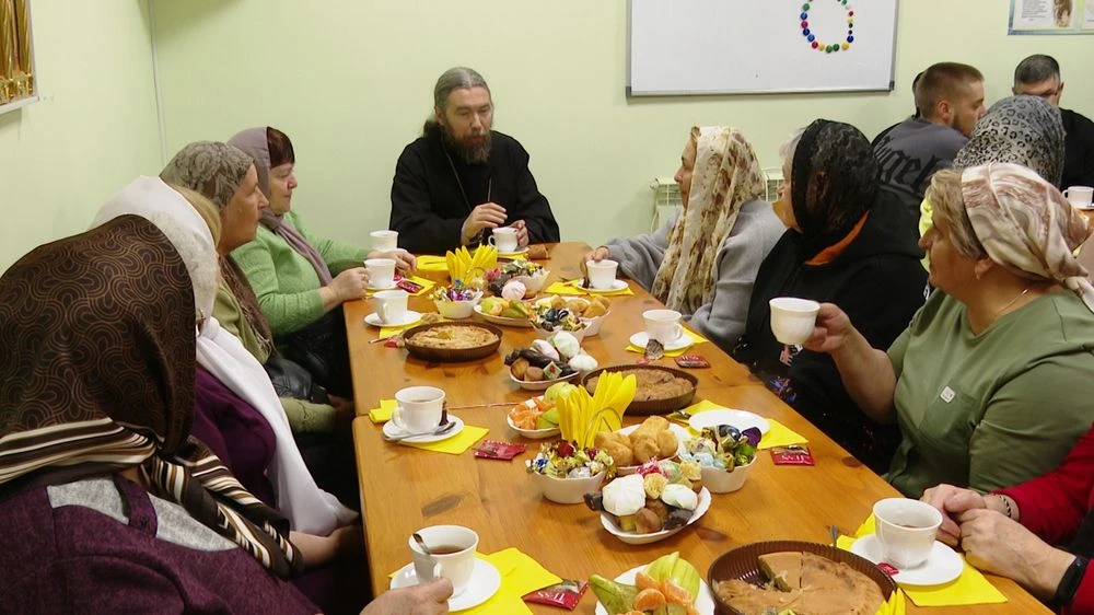 встреча священника с родственницами погибших солдат