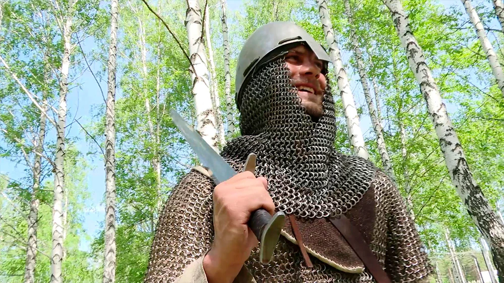 Воин в доспехах