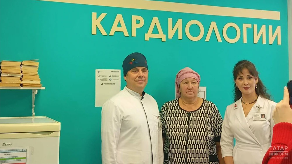 Врачи с пациенткой