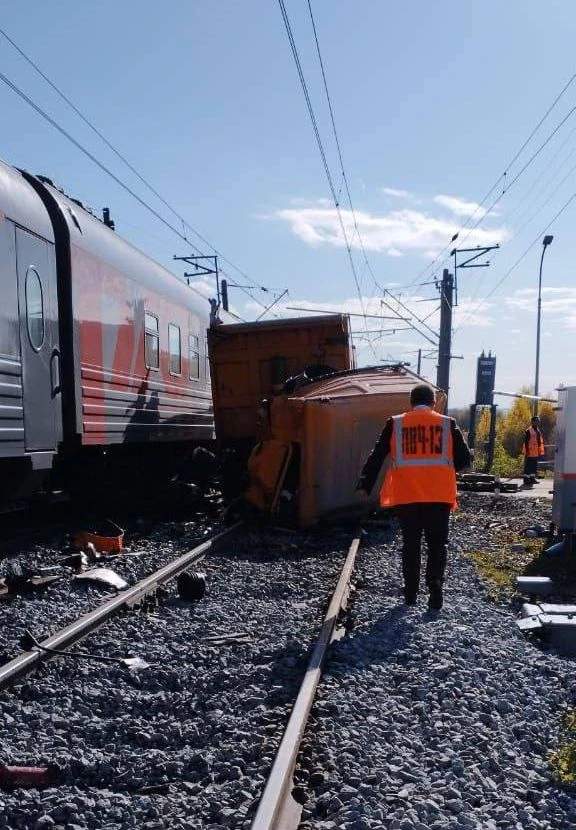 место столкновения поезда и грузовика в татарстане
