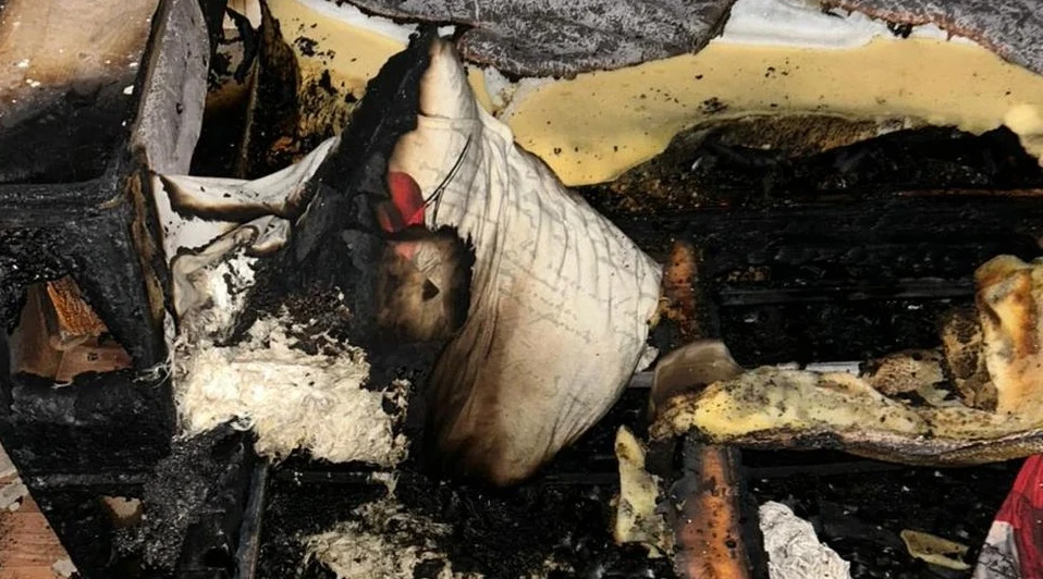 горящий диван в квартире в нижнекамске