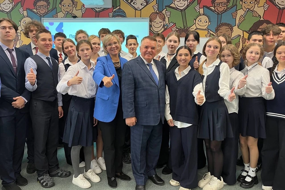 Рустэм Ямалеев и ученики нижнекамской школы № 36