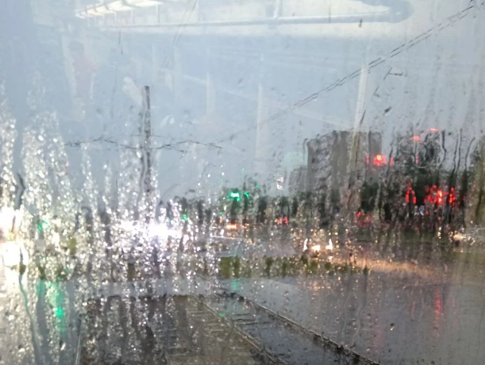 дождь на стекле