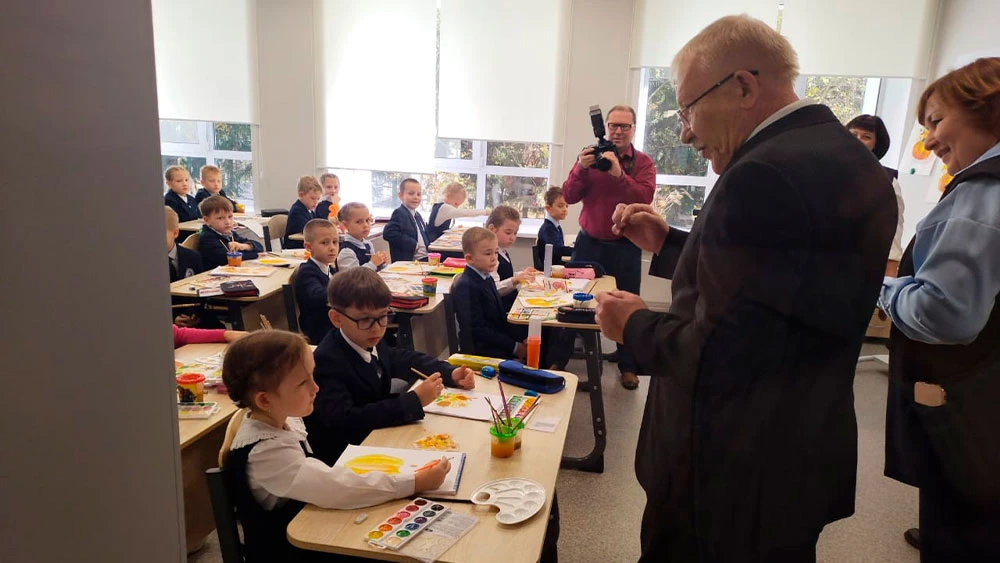 Депутат Госдумы РФ Олег Морозов на встрече со школьниками в Нижнекамске