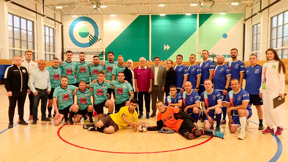 Участники традиционного матча между администрацией Нижнекамска и предпринимателями