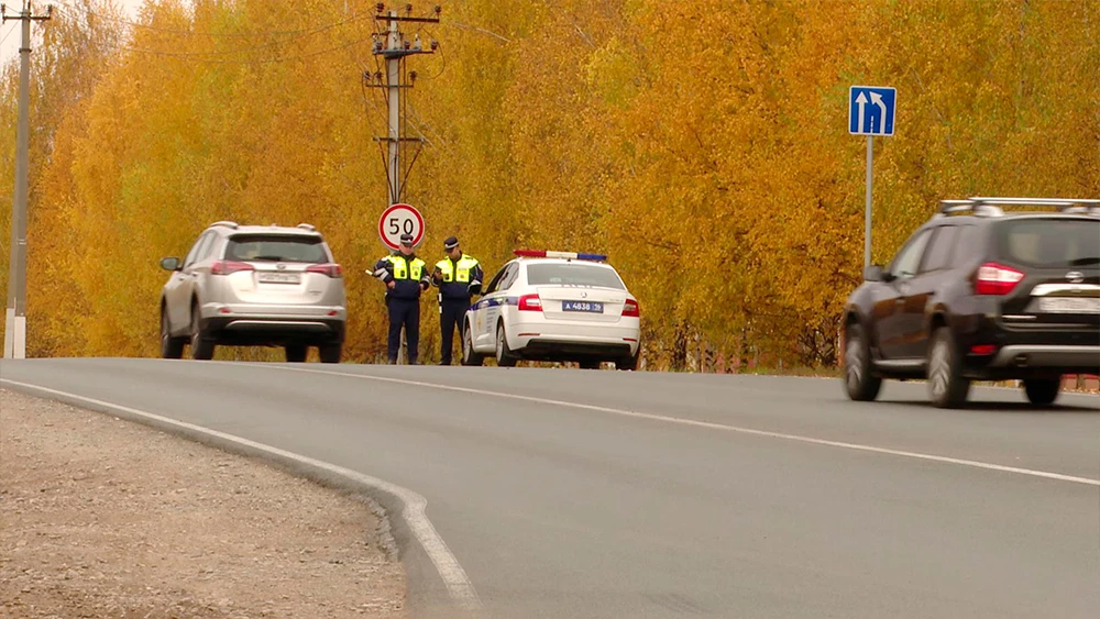 Инспекторы ДПС ГАИ Нижнекамска на дороге во время рейда Тоннель