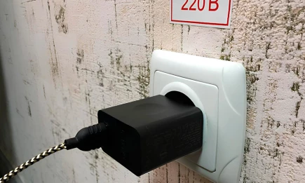 Эксперт КФУ предупредил об опасности зарядки телефонов в общественных местах - НТР 24