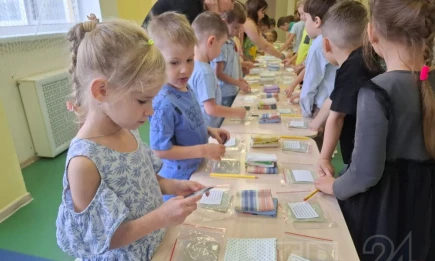 Нижнекамские волонтёры научили детсадовцев делать сухие души для СВО - НТР 24