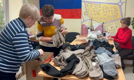 Более 10 тысяч пар носков: нижнекамцы помогают бойцам на СВО согреться - НТР 24