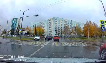 В Нижнекамске странный водитель нарушил несколько пунктов ПДД за 20 секунд - НТР 24