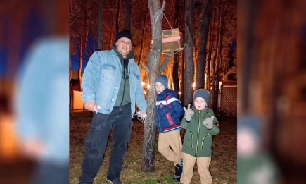 Нижнекамец вместе со своими детьми сделал домик для белок - НТР 24