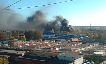 В Нижнекамске на территории заброшенного завода произошло возгорание покрышек - НТР 24