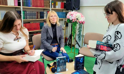 Московские писательницы встретились с нижнекамцами в рамках литературной школы - НТР 24
