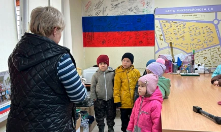 От рисунков до масксетей: нижнекамские волонтеры показали детям свою работу - НТР 24