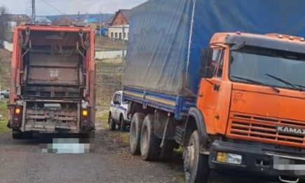 В Татарстане КамАЗ задавил мужчину при движении задним ходом - НТР 24