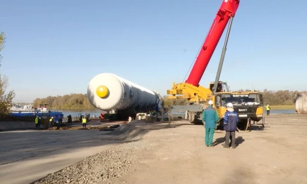 Колонна весом 530 тонн: в Нижнекамск доставлена ключевая партия оборудования для нового производства - НТР 24
